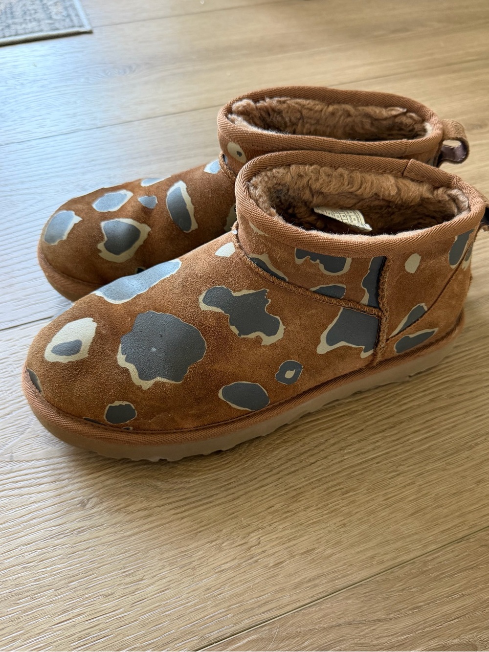 UGG Classic Ultra Mini Cow Print Suede Boots Chestnut Brown Women's Size 7
